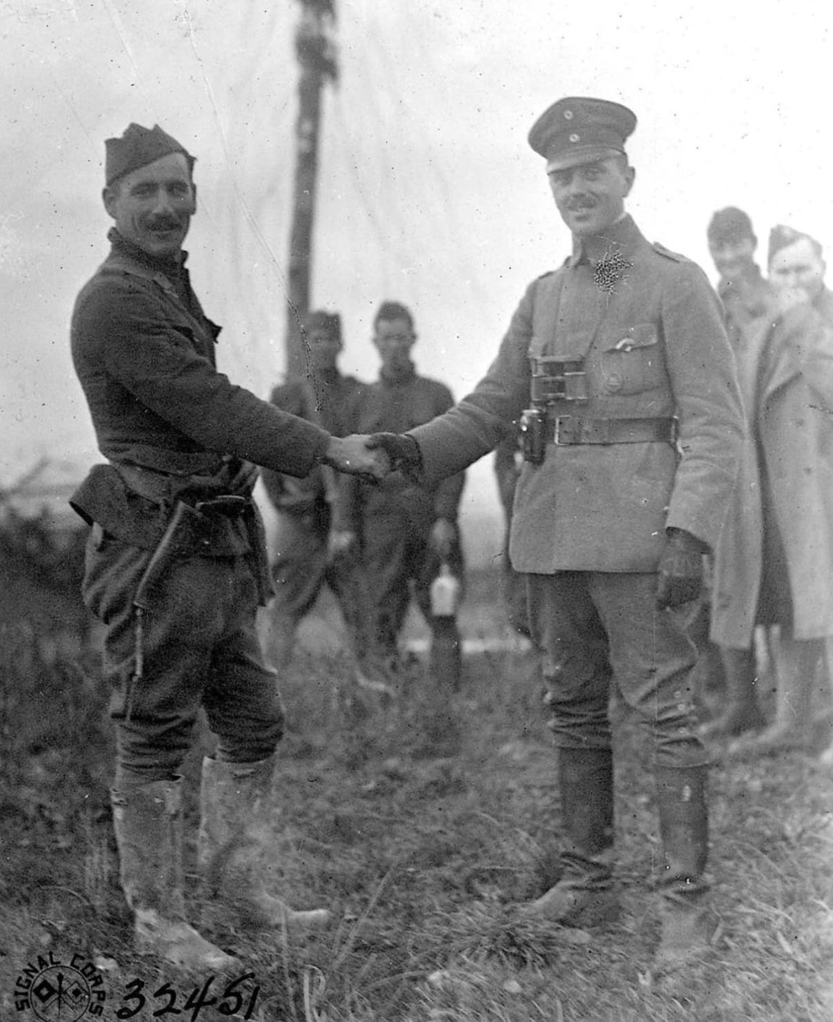 world war 1 shaking hands - Ignal Cora 35451